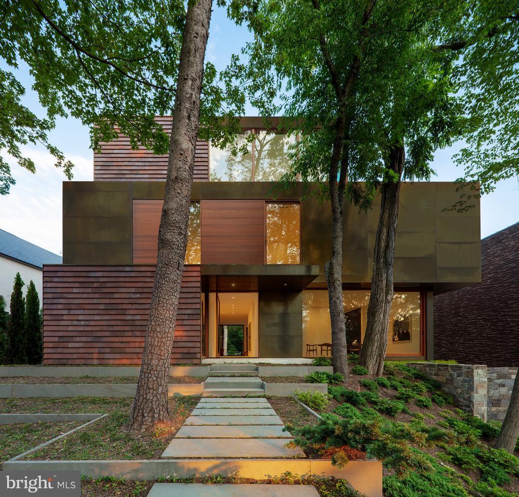 Home for Sale at 3131 Chain Bridge Rd Nw, WASHINGTON, Contemporary