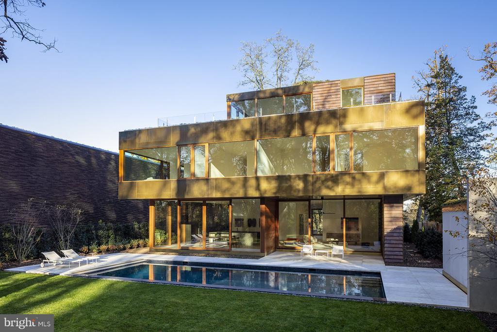 Home for Sale at 3131 Chain Bridge Rd Nw, WASHINGTON, Contemporary