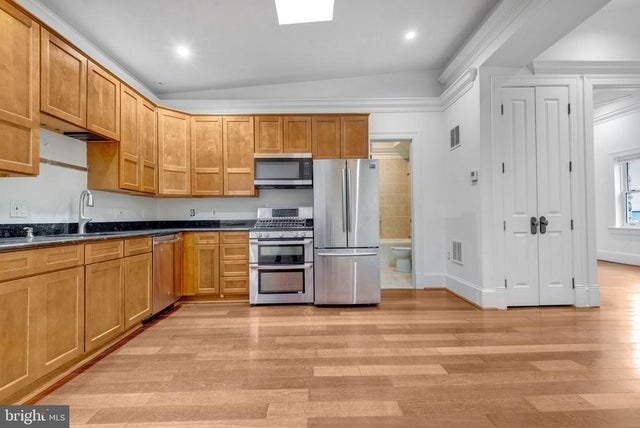 936 Madison St Nw #201, Washington