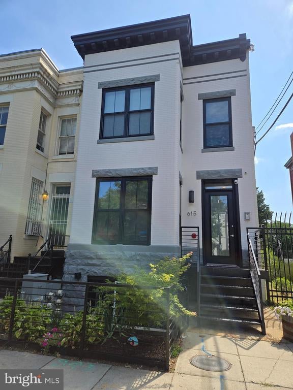615 15th St Ne #1, Washington