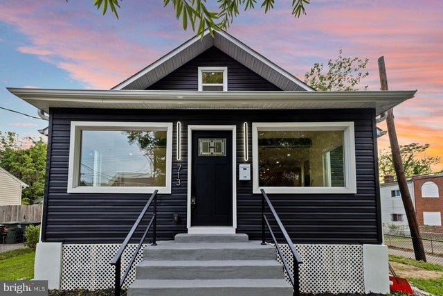 713 Croissant Pl Se, Washington