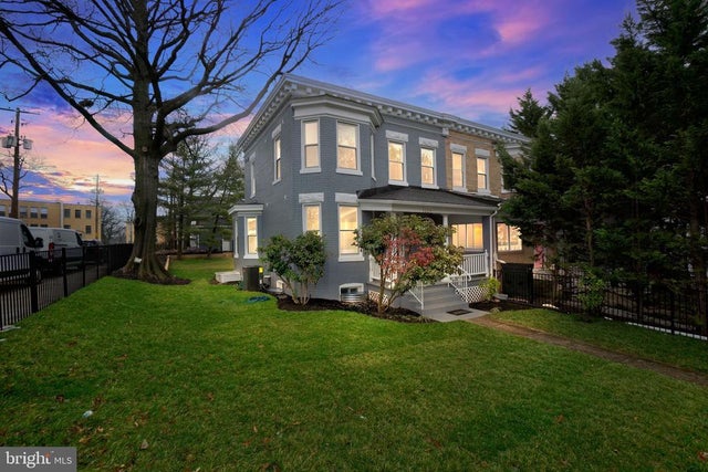 3009 20th St Ne, Washington