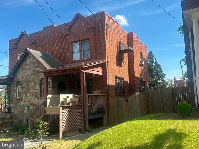 5237 Ames St Ne, Washington