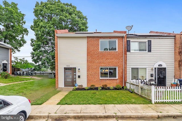 1214 Barnaby Ter Se, Washington