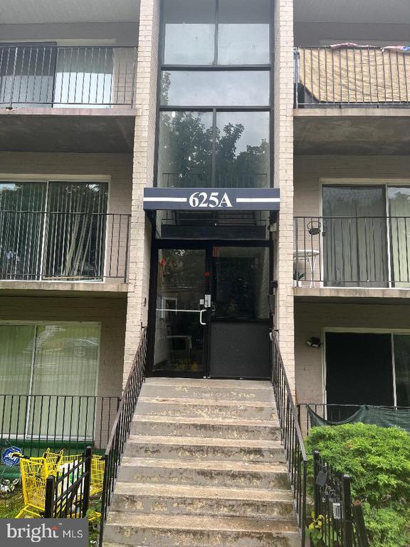 625a Chesapeake St Se #12, Washington