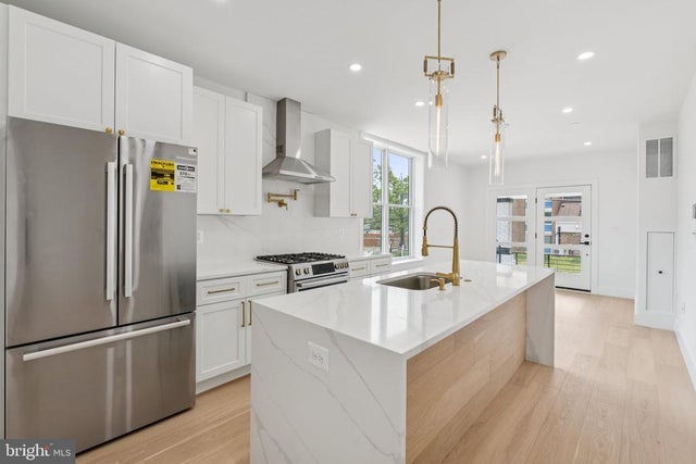 636 Edgewood St Ne #b, Washington