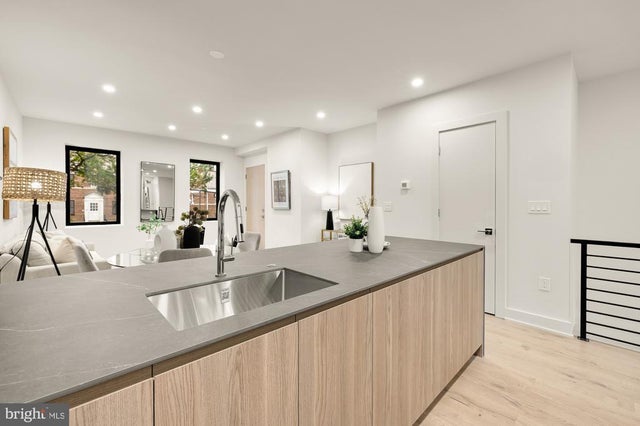 2647 41st St Nw #2, Washington