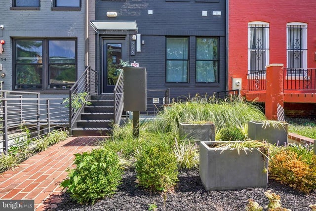 256 15th St Se #1, Washington