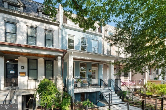 922 8th St Ne, WASHINGTON