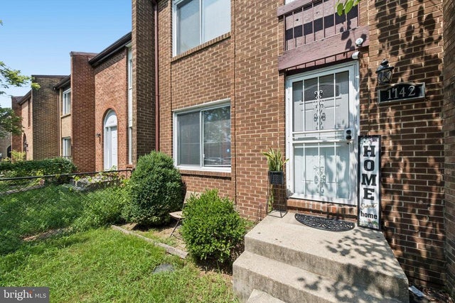 1142 Barnaby Ter Se, Washington