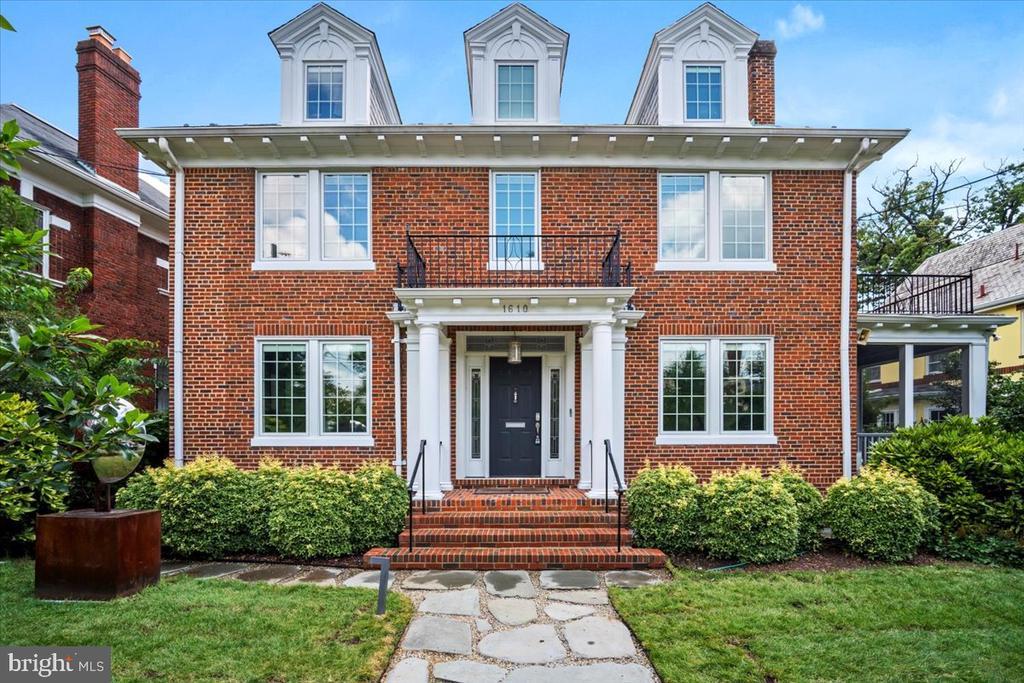 1610 Crittenden St Nw, WASHINGTON