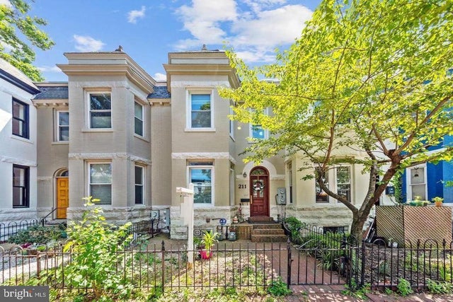 211 F St Ne, WASHINGTON