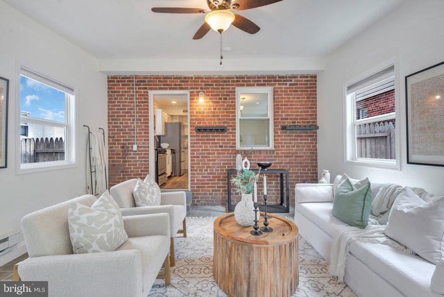 2842 30th St Ne, Washington