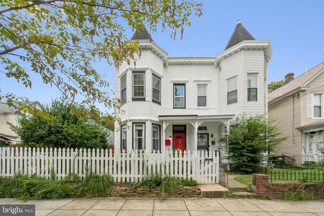 3206 5th St Se, Washington