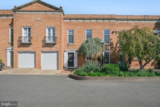 1611 Suter Ln Nw, Washington