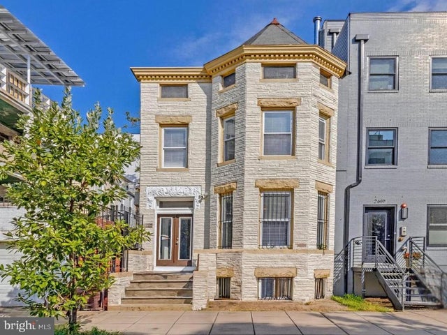 2621 University Pl Nw, Washington