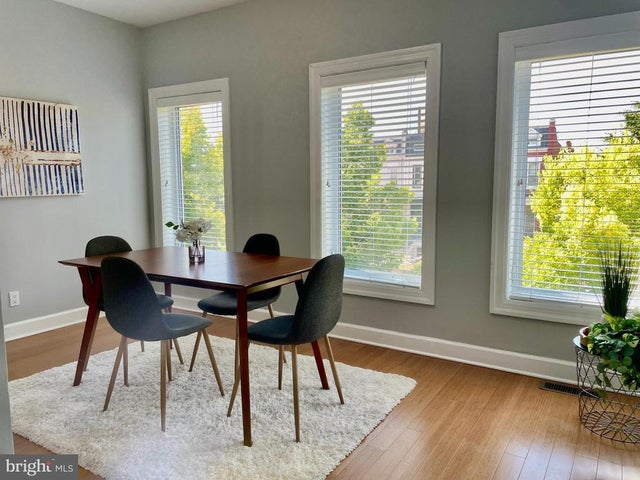 927 12th St Ne, Washington