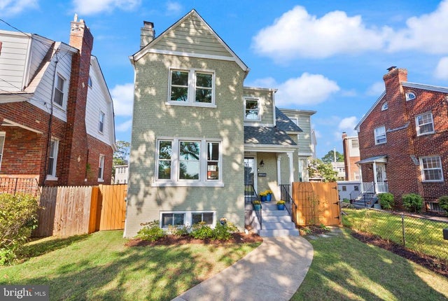 3811 South Dakota Ave Ne, Washington