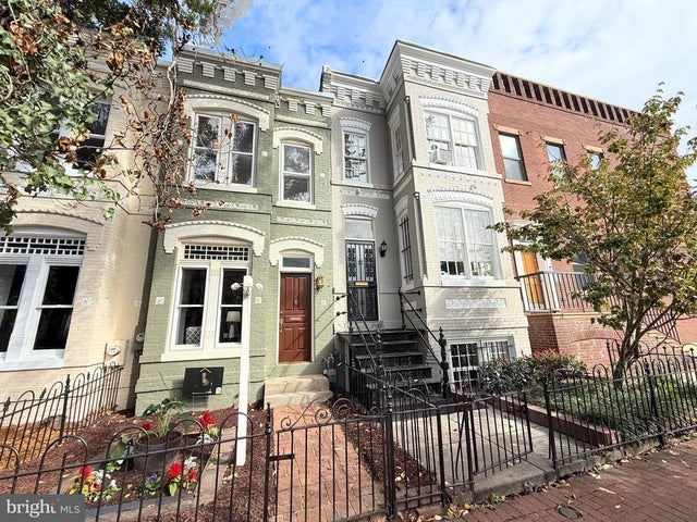 307 4th St Ne, Washington