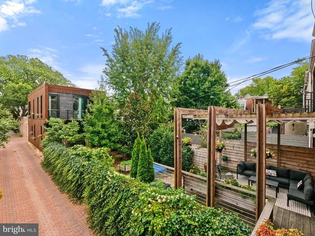 135 13th St Ne, WASHINGTON