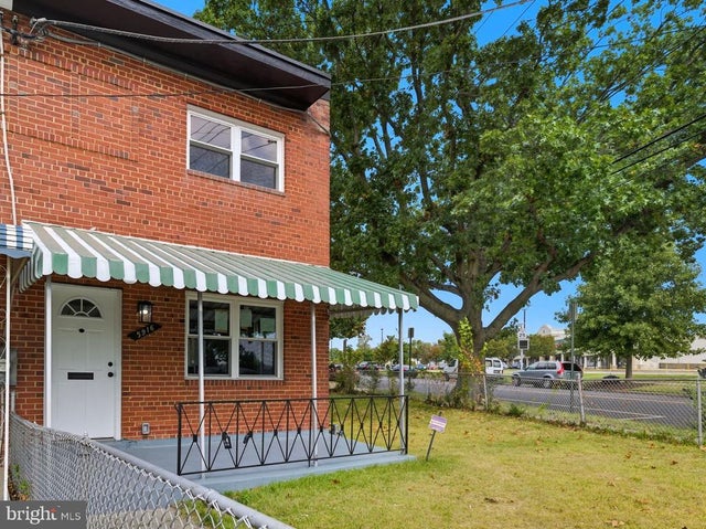 5916 8th St Ne, Washington