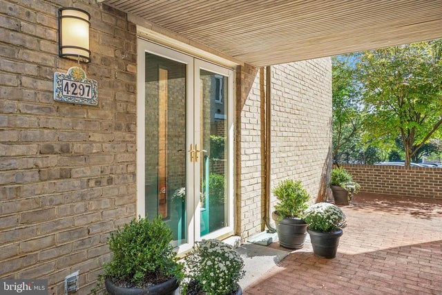 4297 Embassy Park Dr Nw, Washington