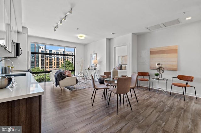 911 2nd St Ne #505, Washington