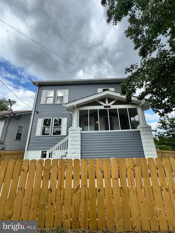 2932 Yost Pl Ne, Washington