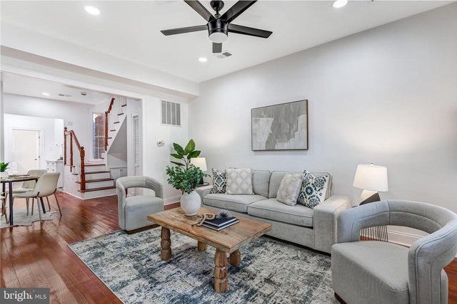 1113 Holbrook Ter Ne, Washington