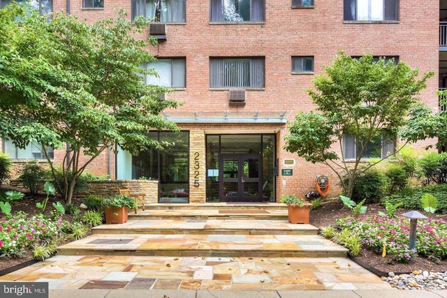 2325 42nd St Nw #420, Washington