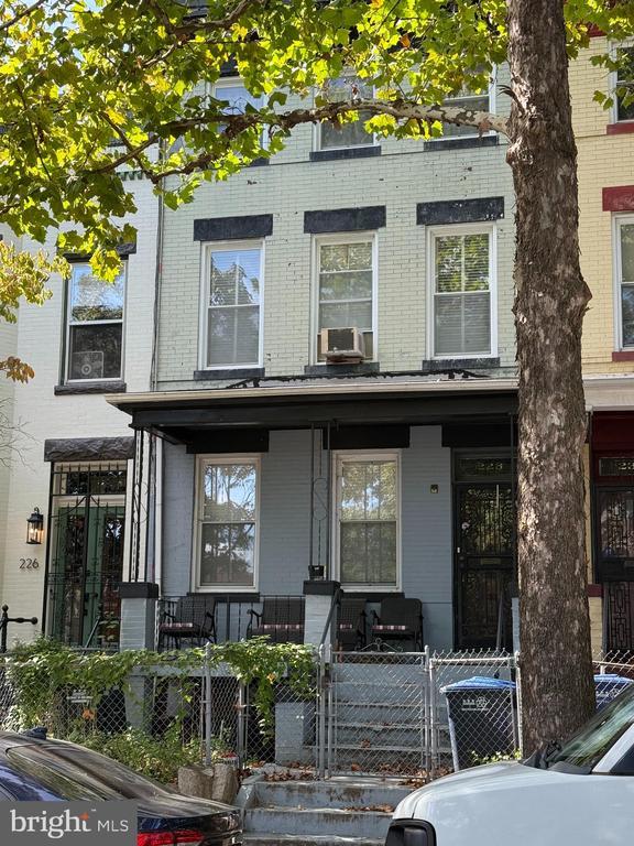 228 11th St Ne, Washington