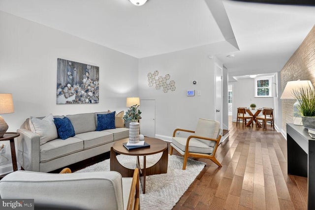 1027 6th St Ne, Washington