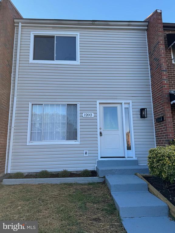 1202 Barnaby Ter Se, Washington