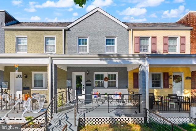 2004 E St Ne, Washington