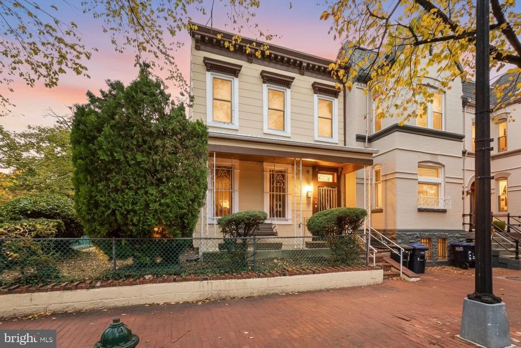 351 11th St Se, WASHINGTON