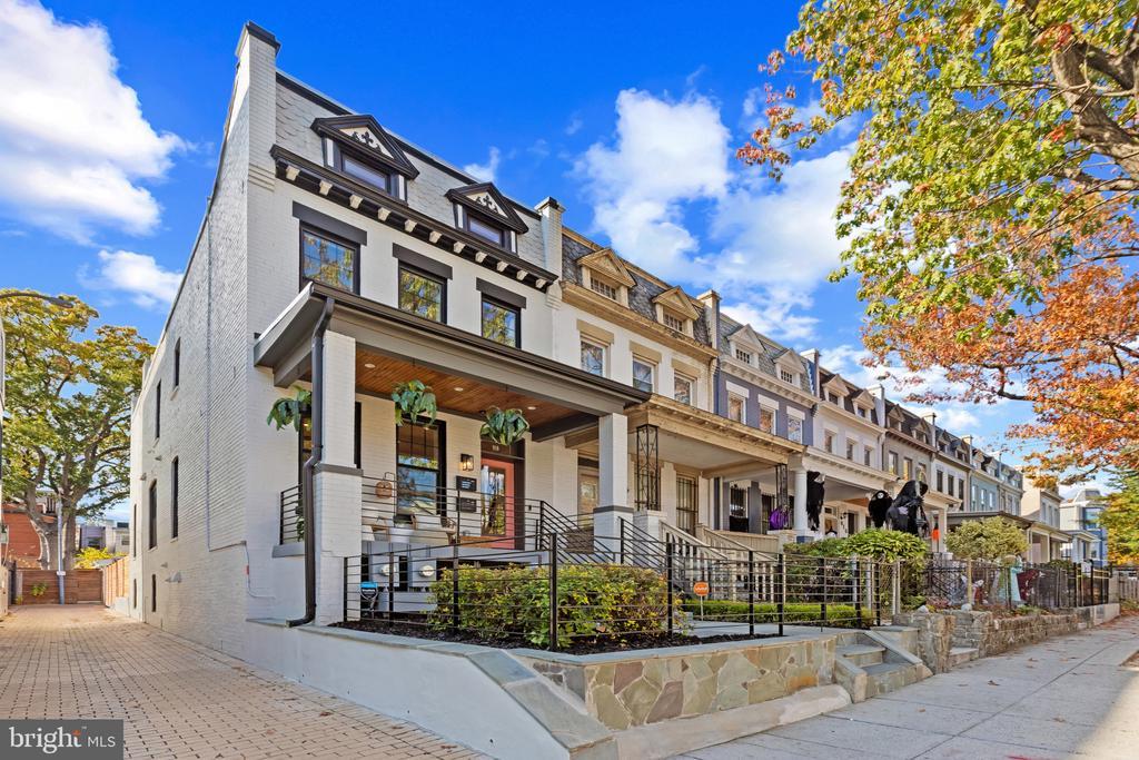 910 8th St Ne, WASHINGTON