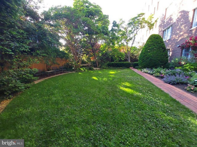 1661 Crescent Pl Nw #102, Washington