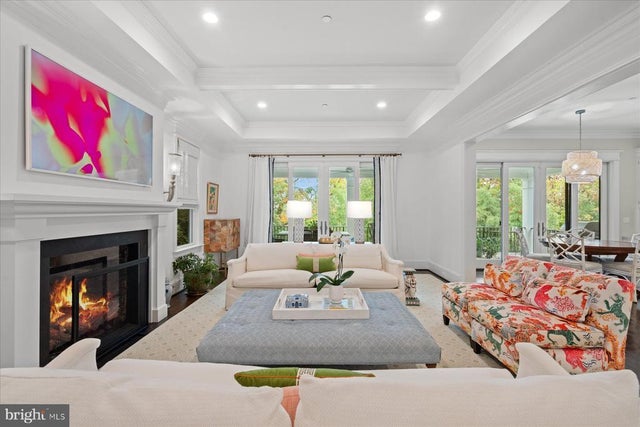 2334 King Pl Nw, Washington