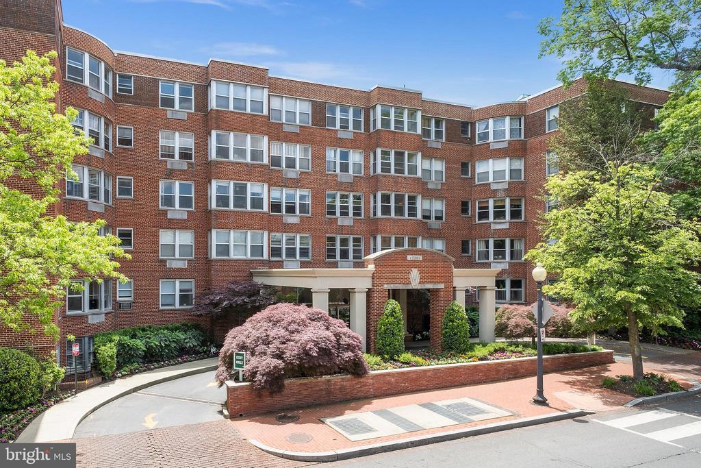 Gateway Condos of Washington DC 2500 Q St NW