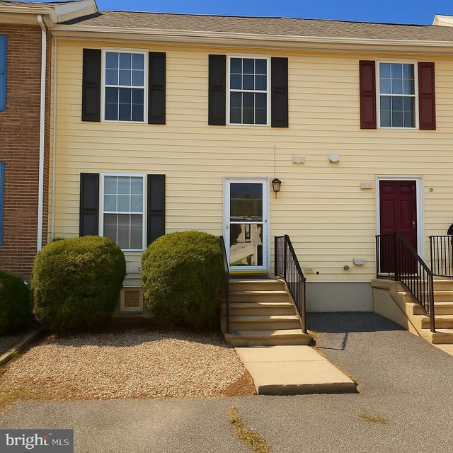 27 Preston Ln, Clayton