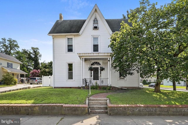 403 N Walnut St, Milford