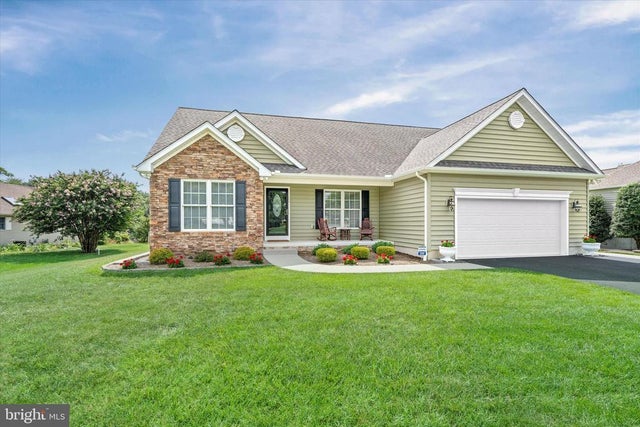 699 W Lake Dr, Smyrna