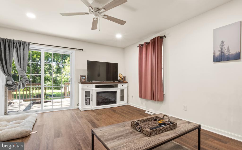 106 Brady Dr, MILFORD