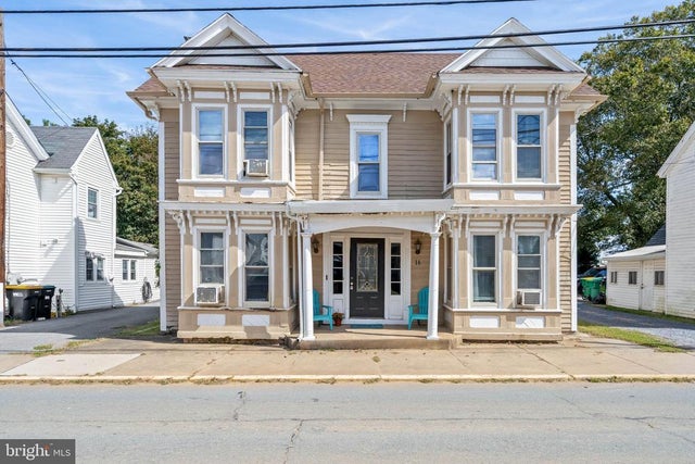 16 S Main St, Magnolia