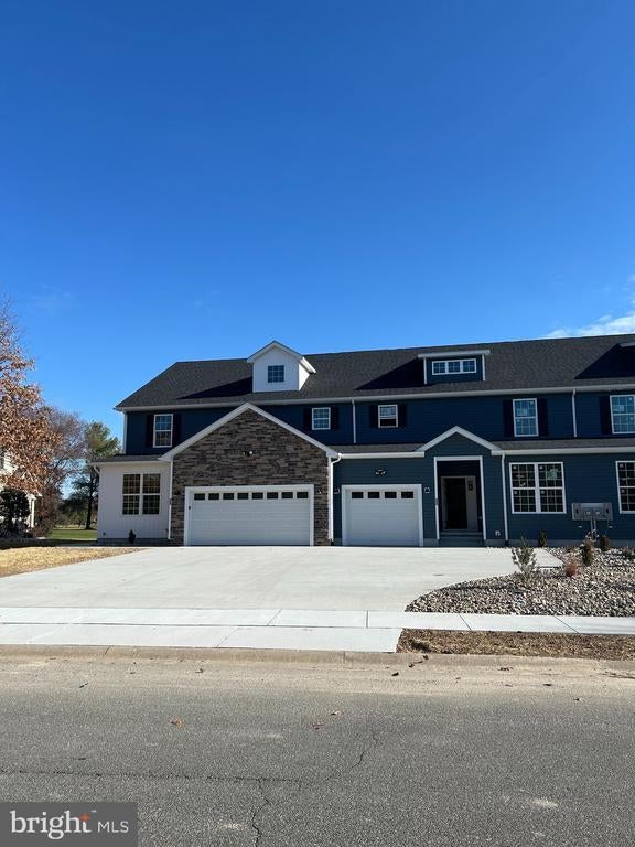 8 Valhalla Ct, Dover