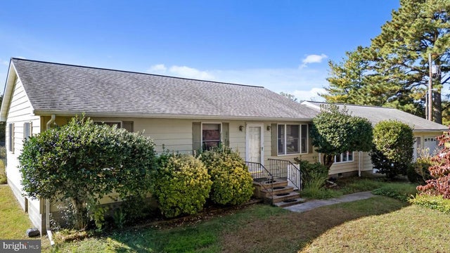 772 Fence Post Ln, Viola