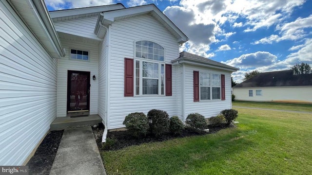 121 Garrisons Lake Blvd, Smyrna