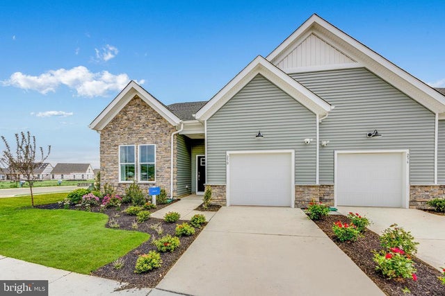 208 Carney Ct, Dover