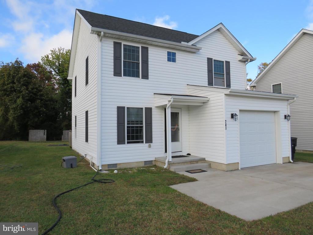 749 W North St, DOVER