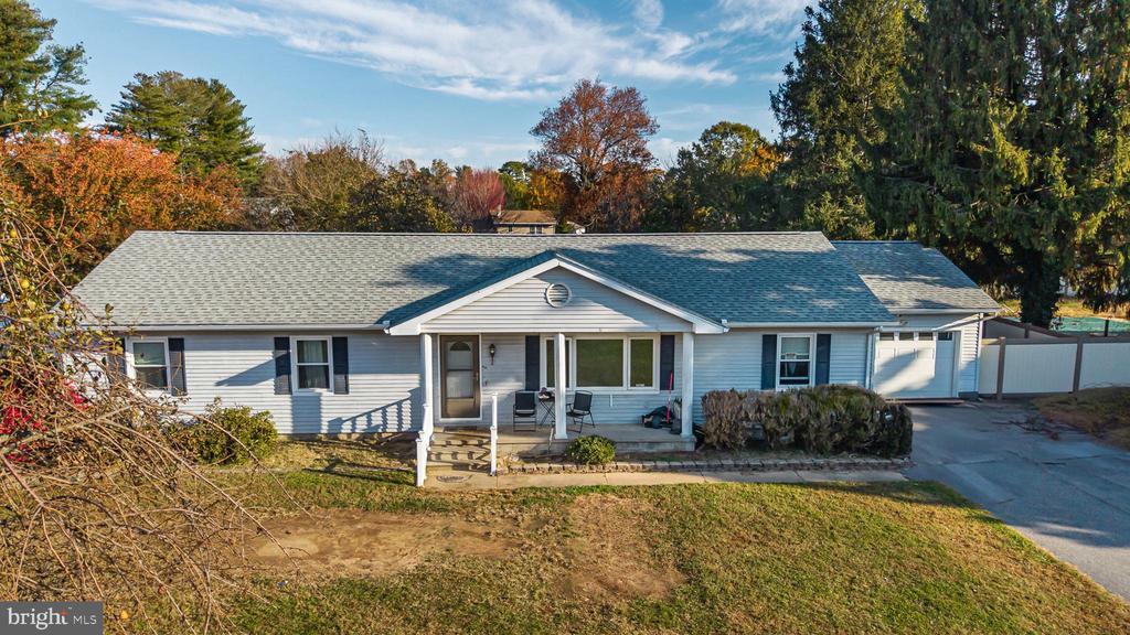 212 Greenview Dr, DOVER